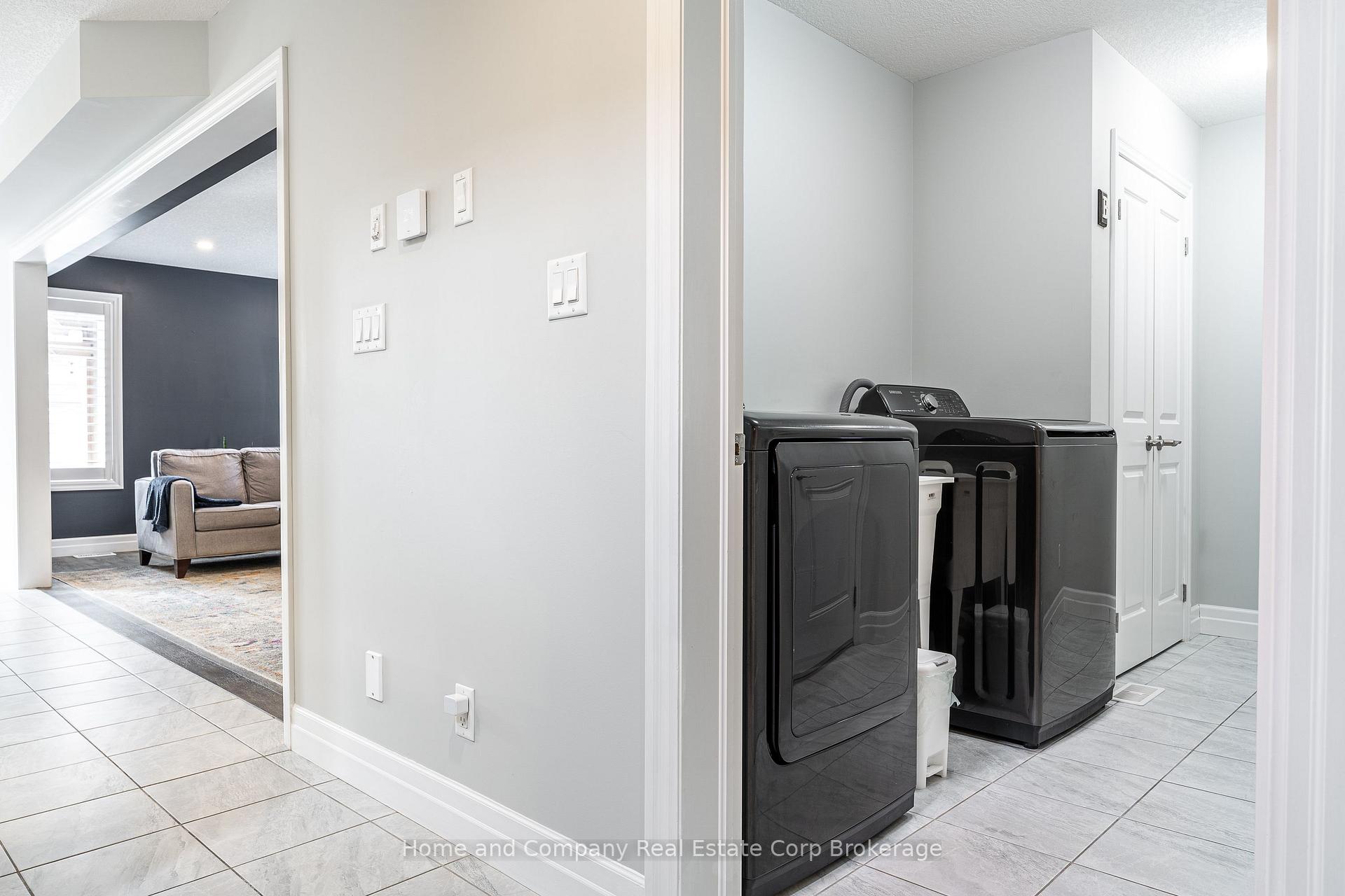 Photo 7 of 40 Robertson Dr, Stratford — HOMEH