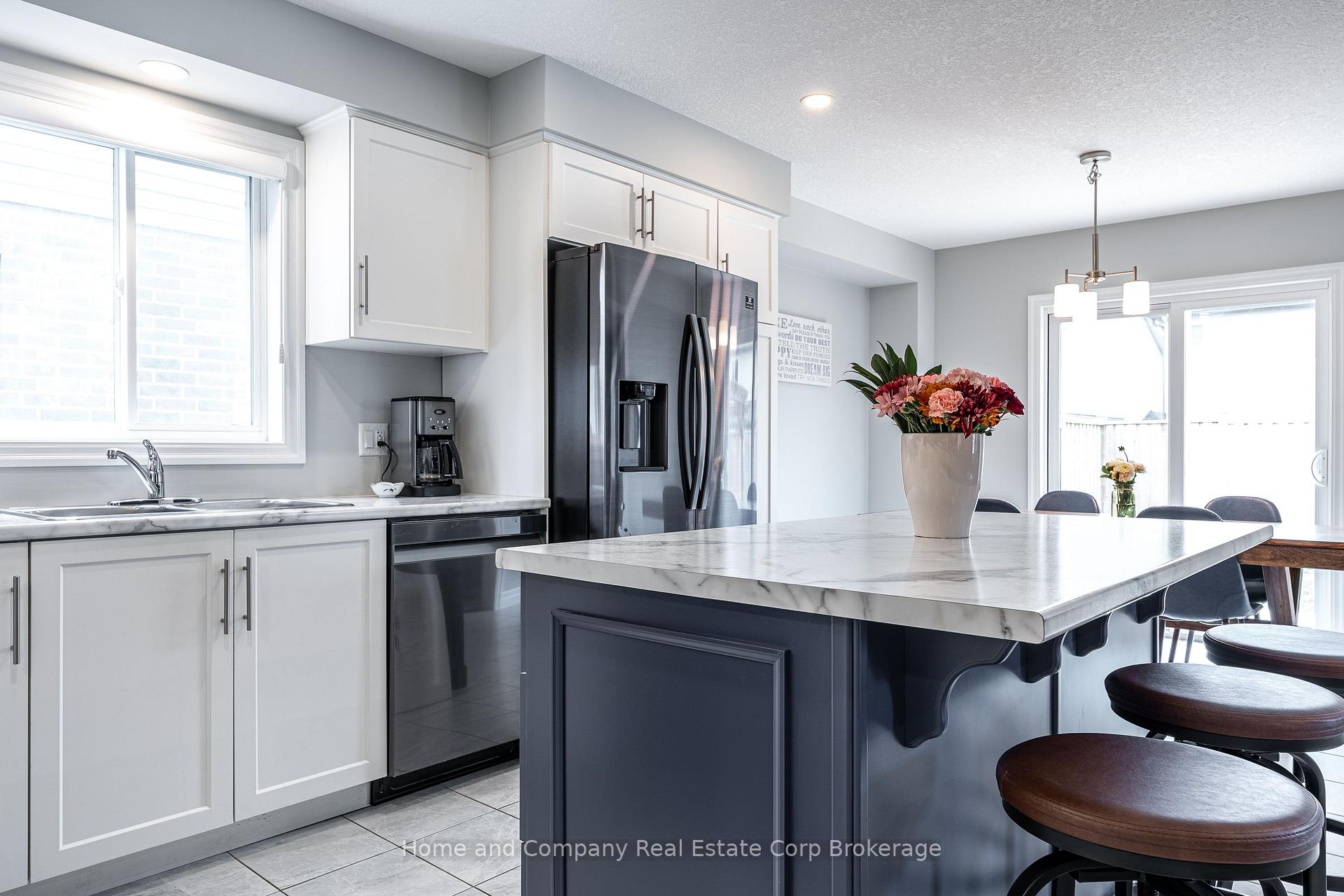 Photo 9 of 40 Robertson Dr, Stratford — HOMEH