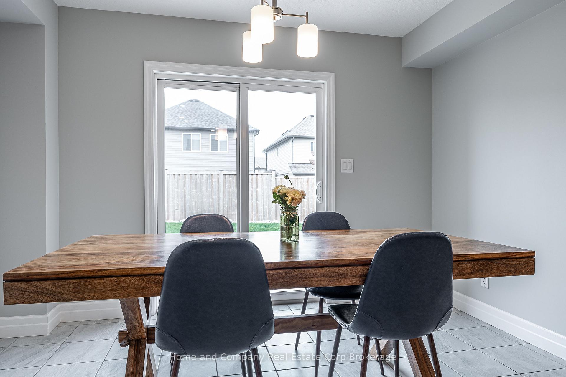 Photo 15 of 40 Robertson Dr, Stratford — HOMEH