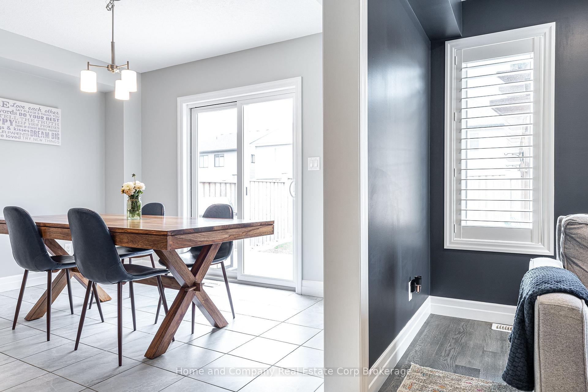 Photo 23 of 40 Robertson Dr, Stratford — HOMEH
