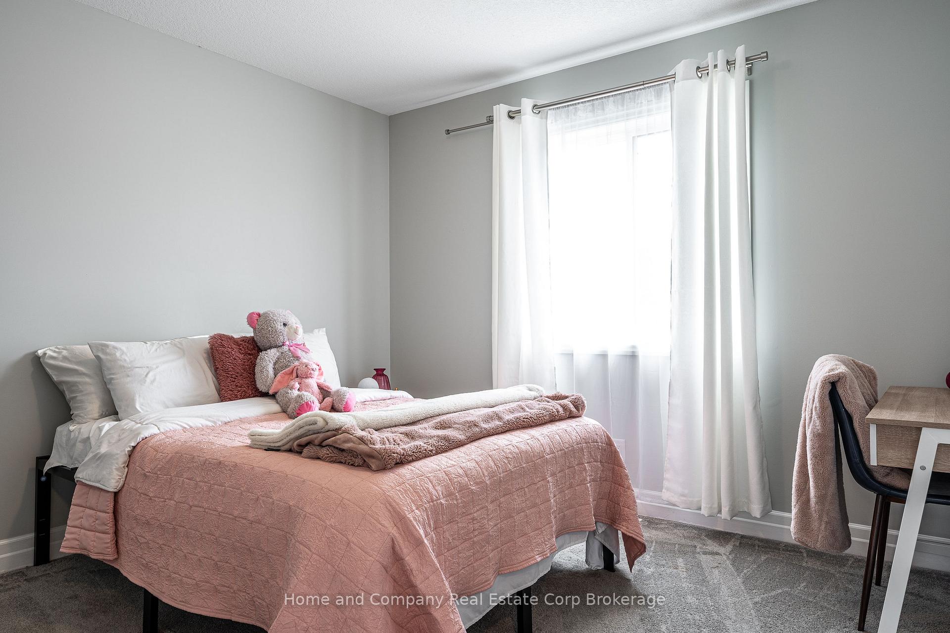 Photo 29 of 40 Robertson Dr, Stratford — HOMEH