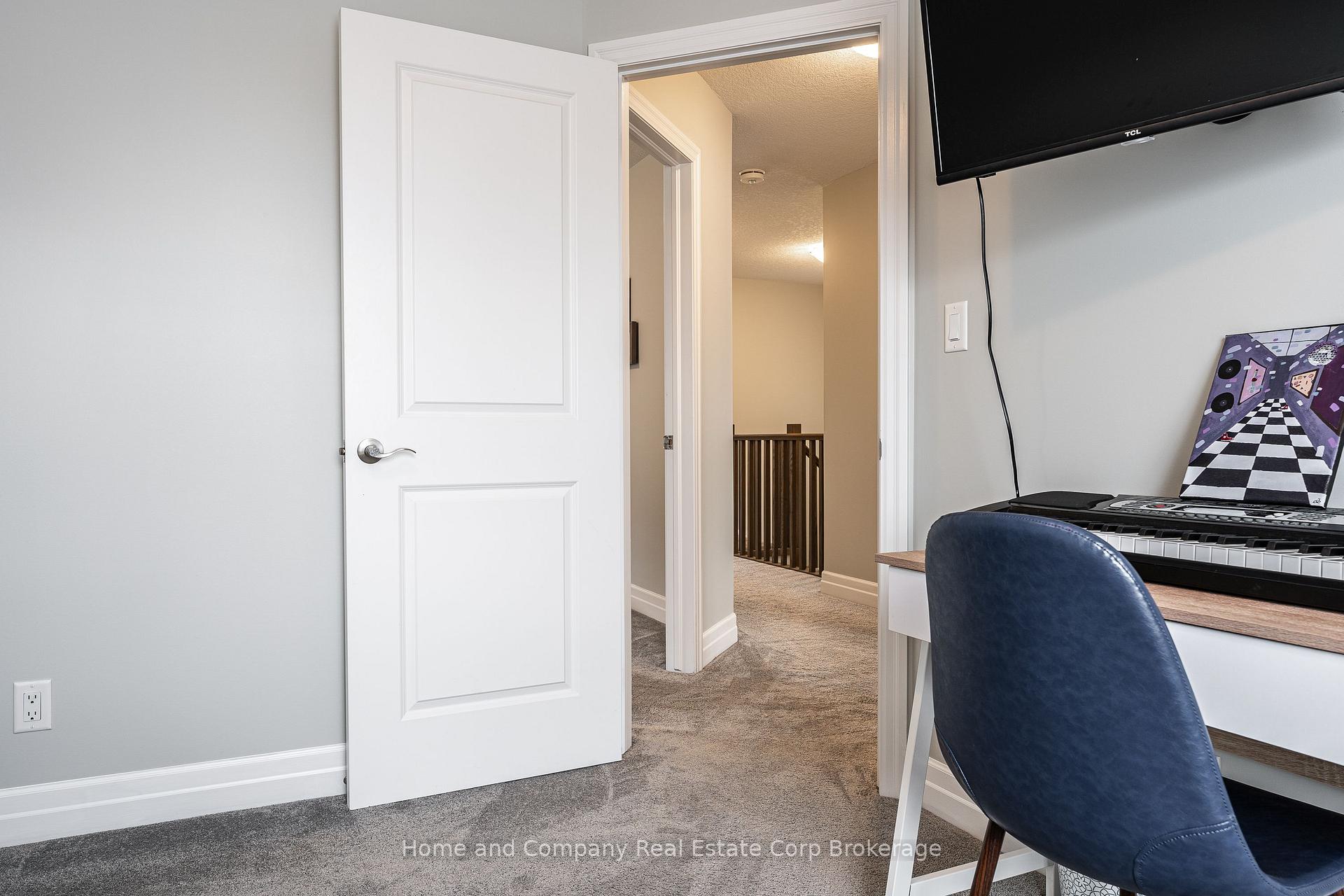 Photo 31 of 40 Robertson Dr, Stratford — HOMEH