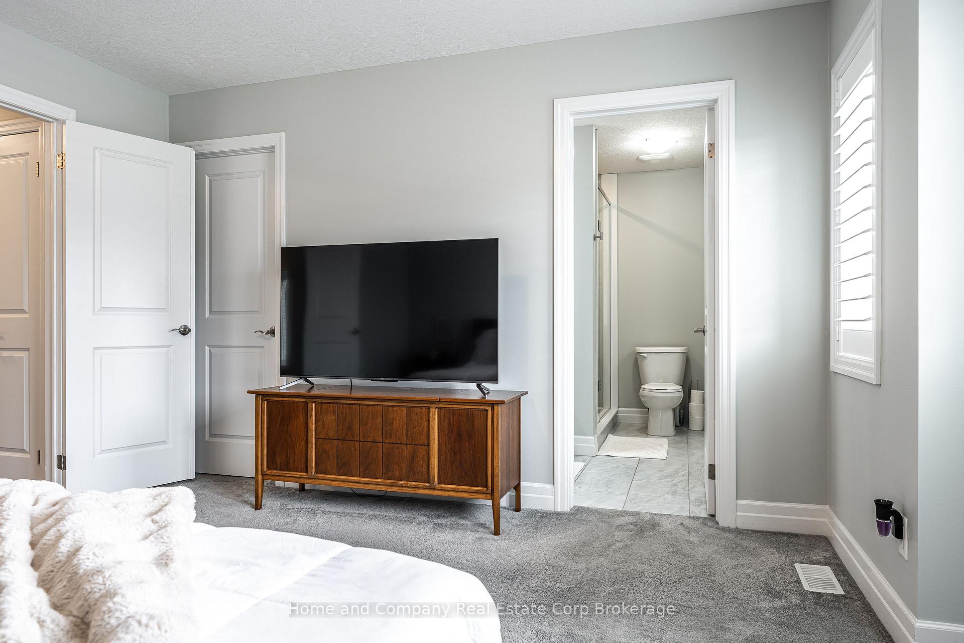Photo 35 of 40 Robertson Dr, Stratford — HOMEH