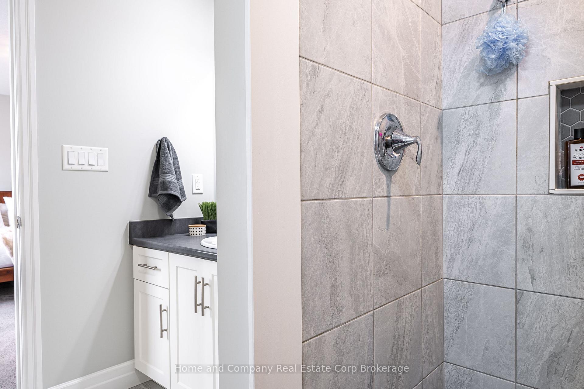 Photo 37 of 40 Robertson Dr, Stratford — HOMEH