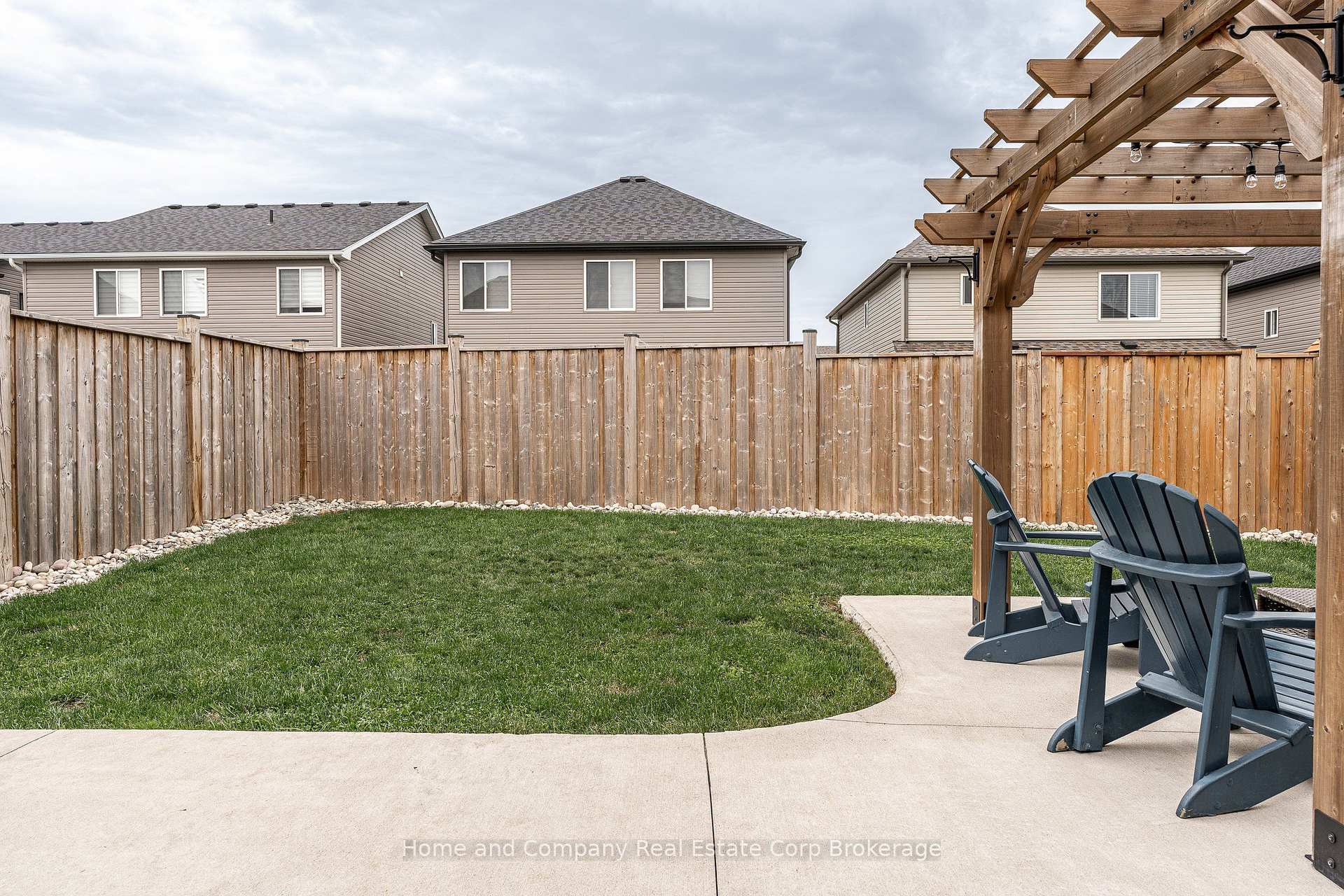 Photo 39 of 40 Robertson Dr, Stratford — HOMEH