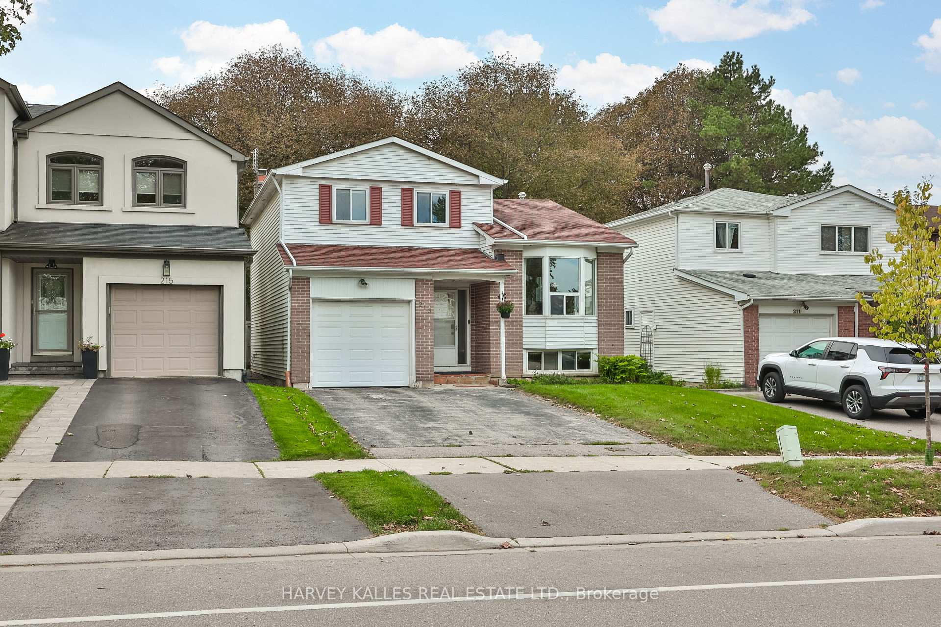 Photo 2 of 213 Simonston Boulevard, Markham, German Mills — HOMEH
