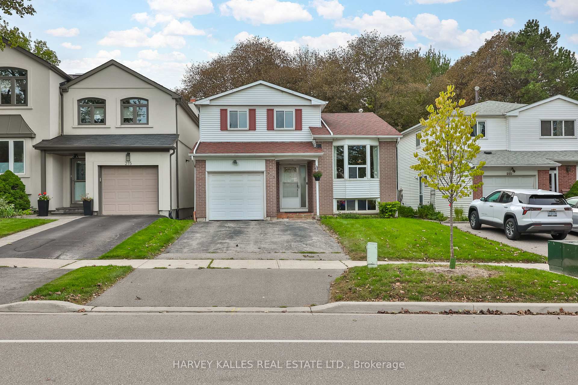 Photo 3 of 213 Simonston Boulevard, Markham, German Mills — HOMEH