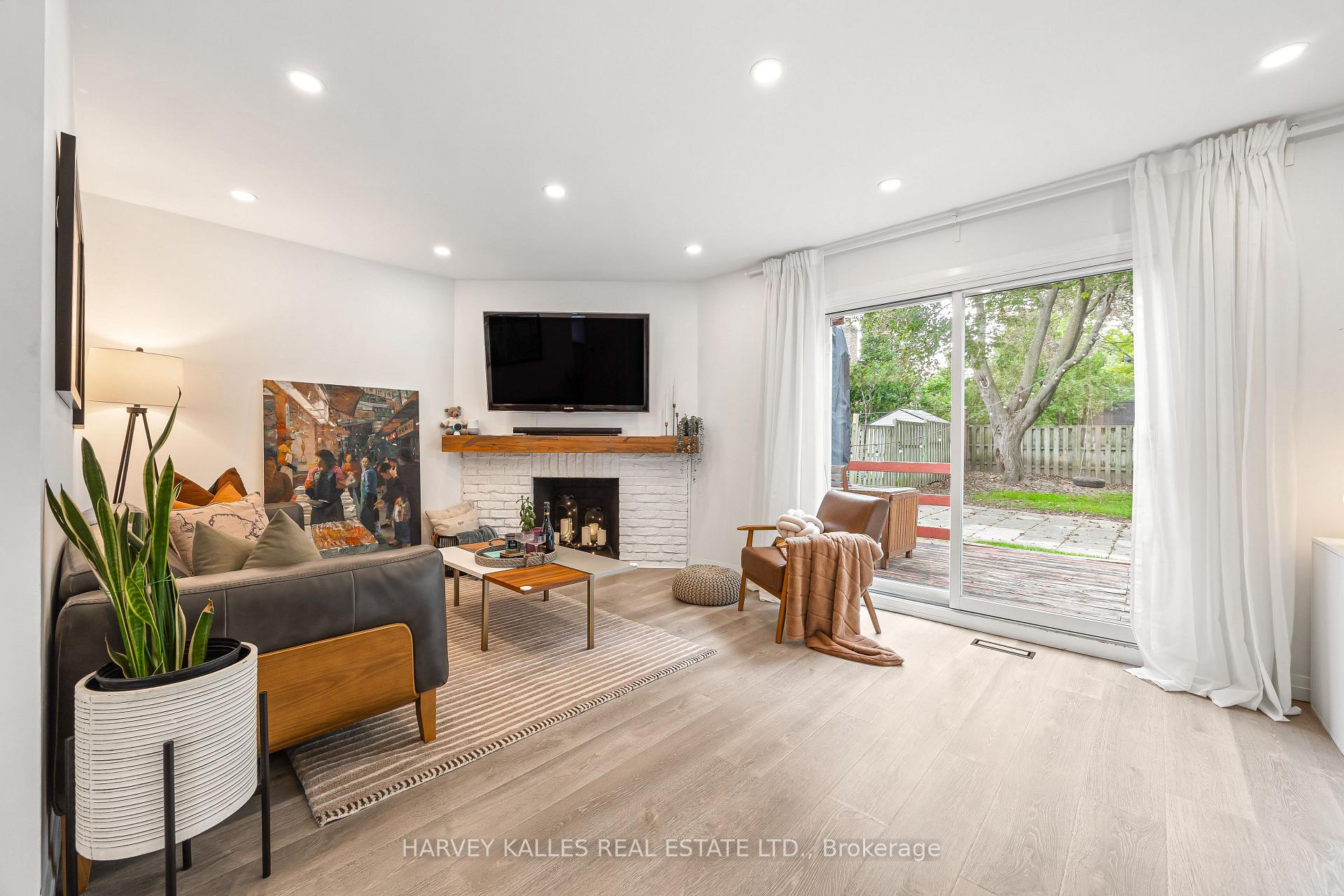 Photo 12 of 213 Simonston Boulevard, Markham, German Mills — HOMEH