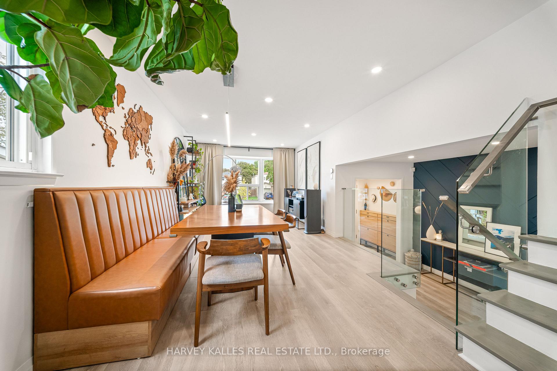 Photo 4 of 213 Simonston Boulevard, Markham, German Mills — HOMEH