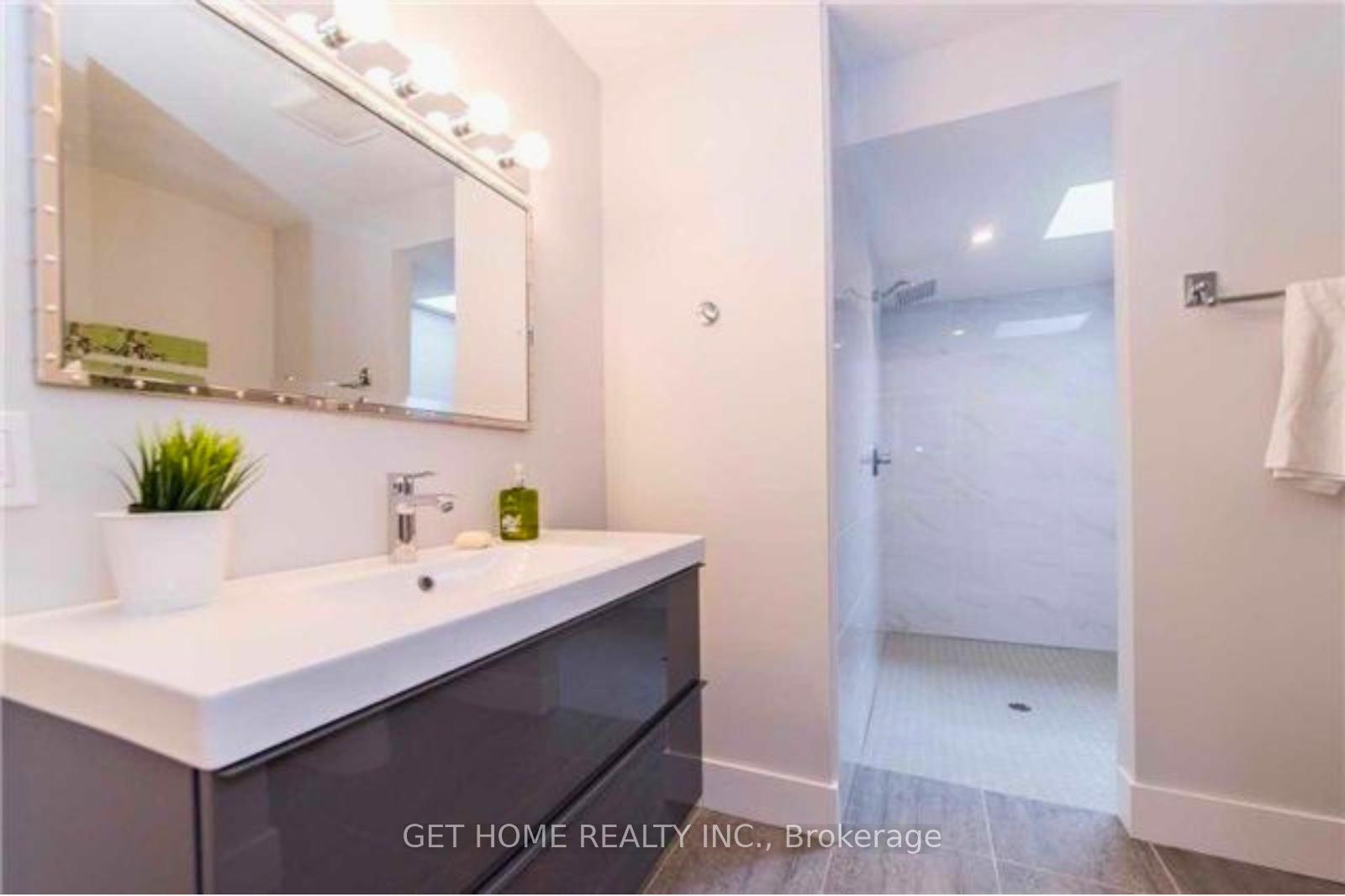 Photo 12 of 1112 Centre Street S, Whitby, Downtown Whitby — HOMEH