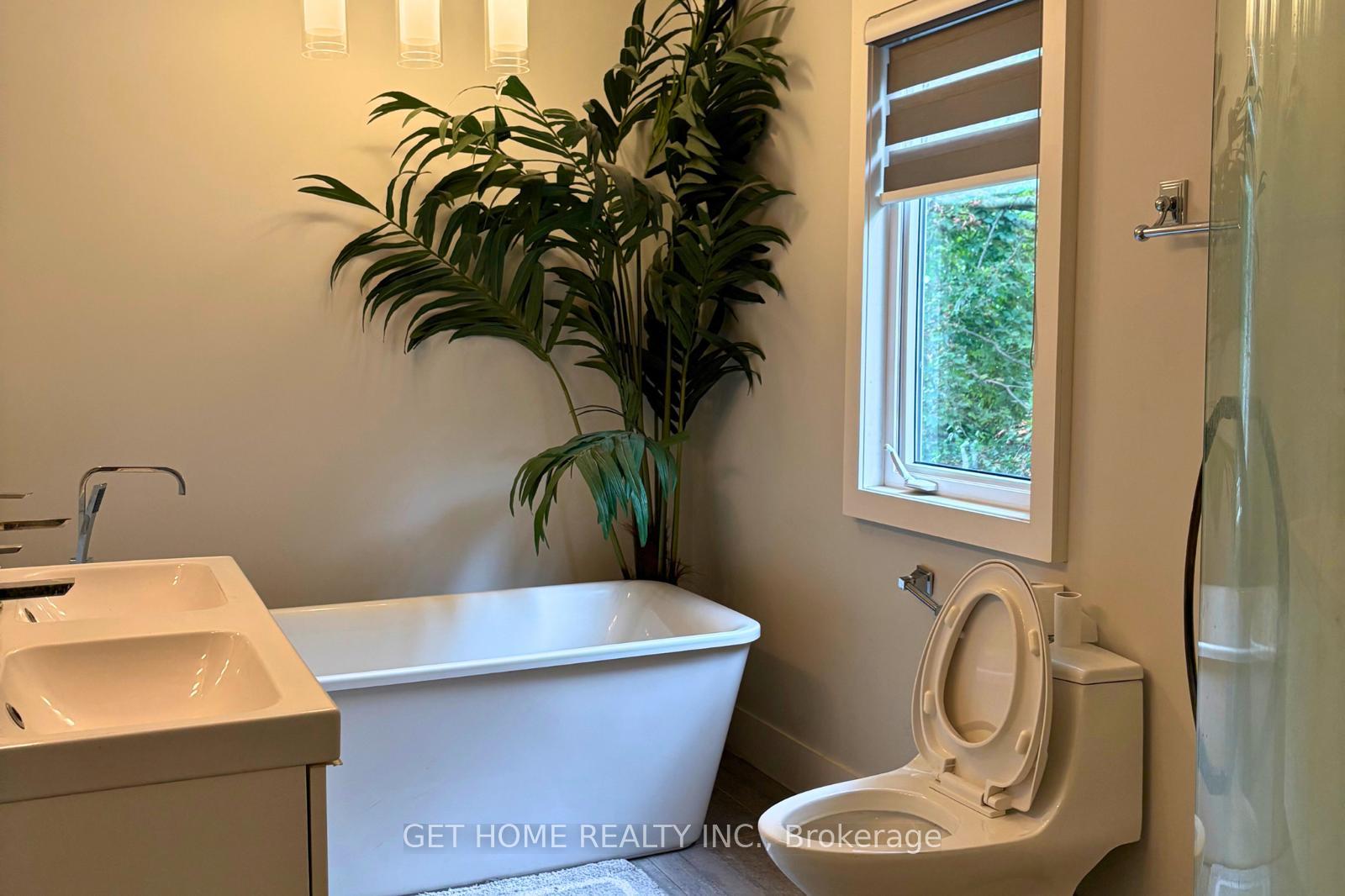 Photo 13 of 1112 Centre Street S, Whitby, Downtown Whitby — HOMEH