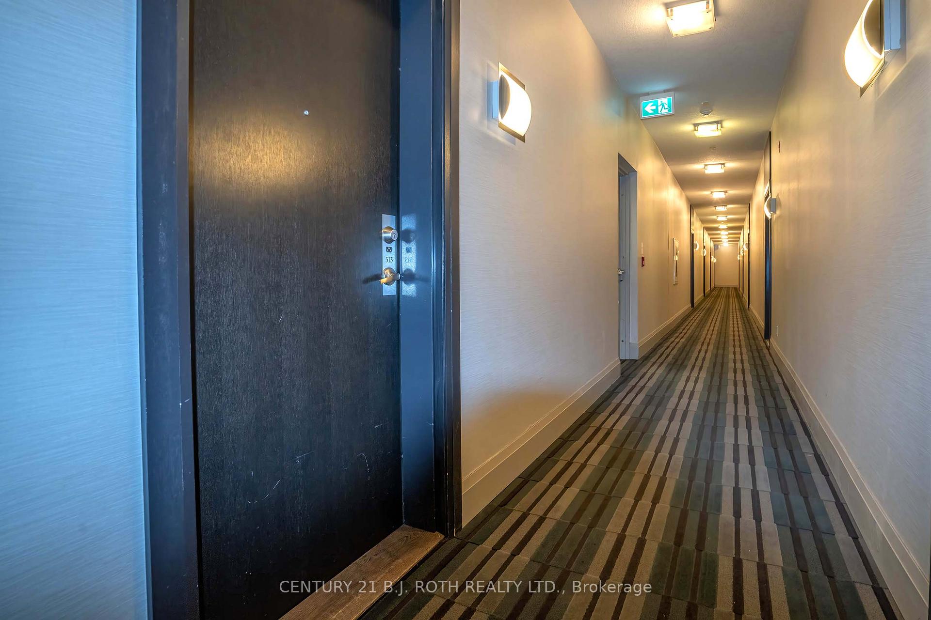 Photo 4 of Unit 313, 15277 Yonge Street S, Aurora, Aurora Village — HOMEH