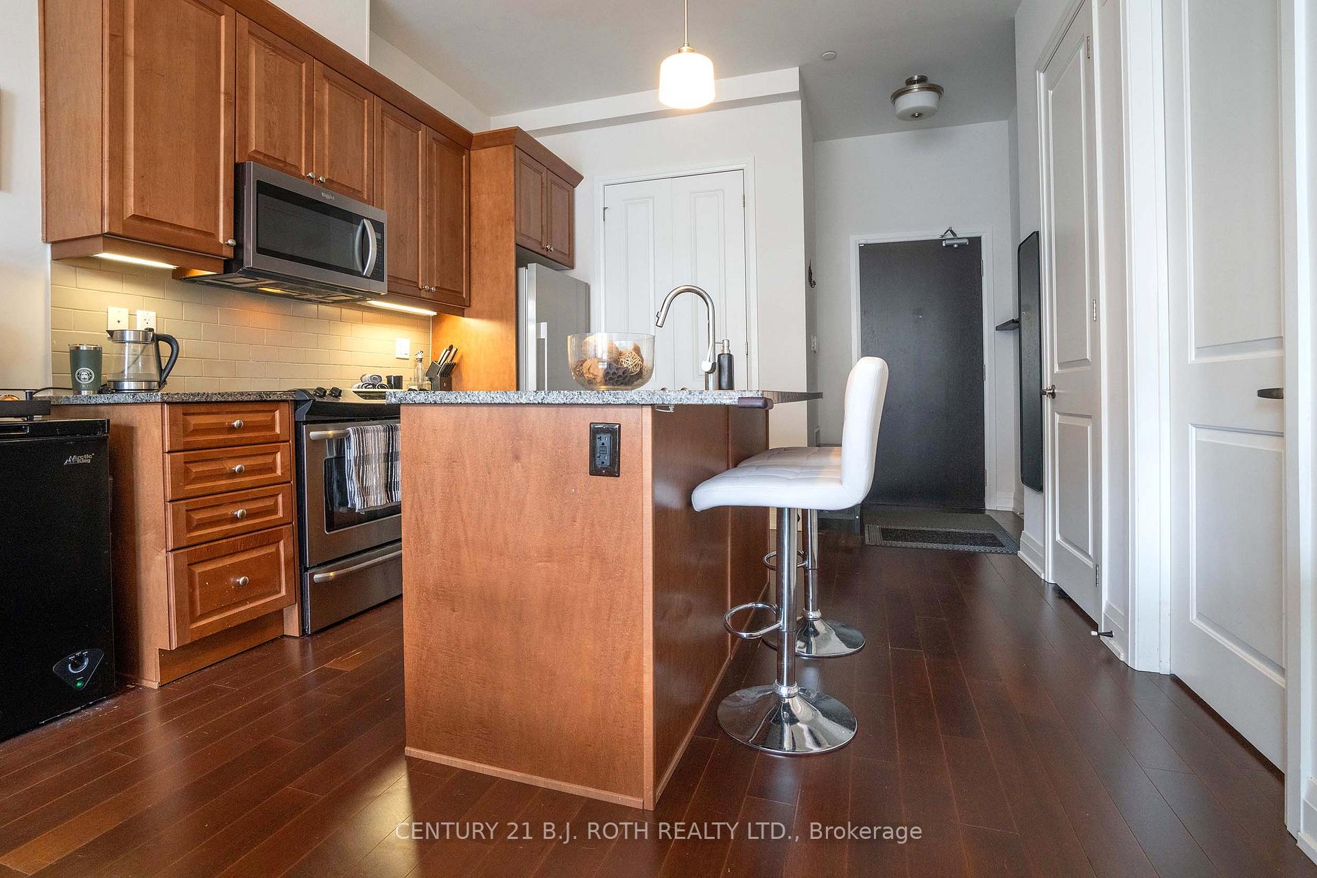 Photo 9 of Unit 313, 15277 Yonge Street S, Aurora, Aurora Village — HOMEH
