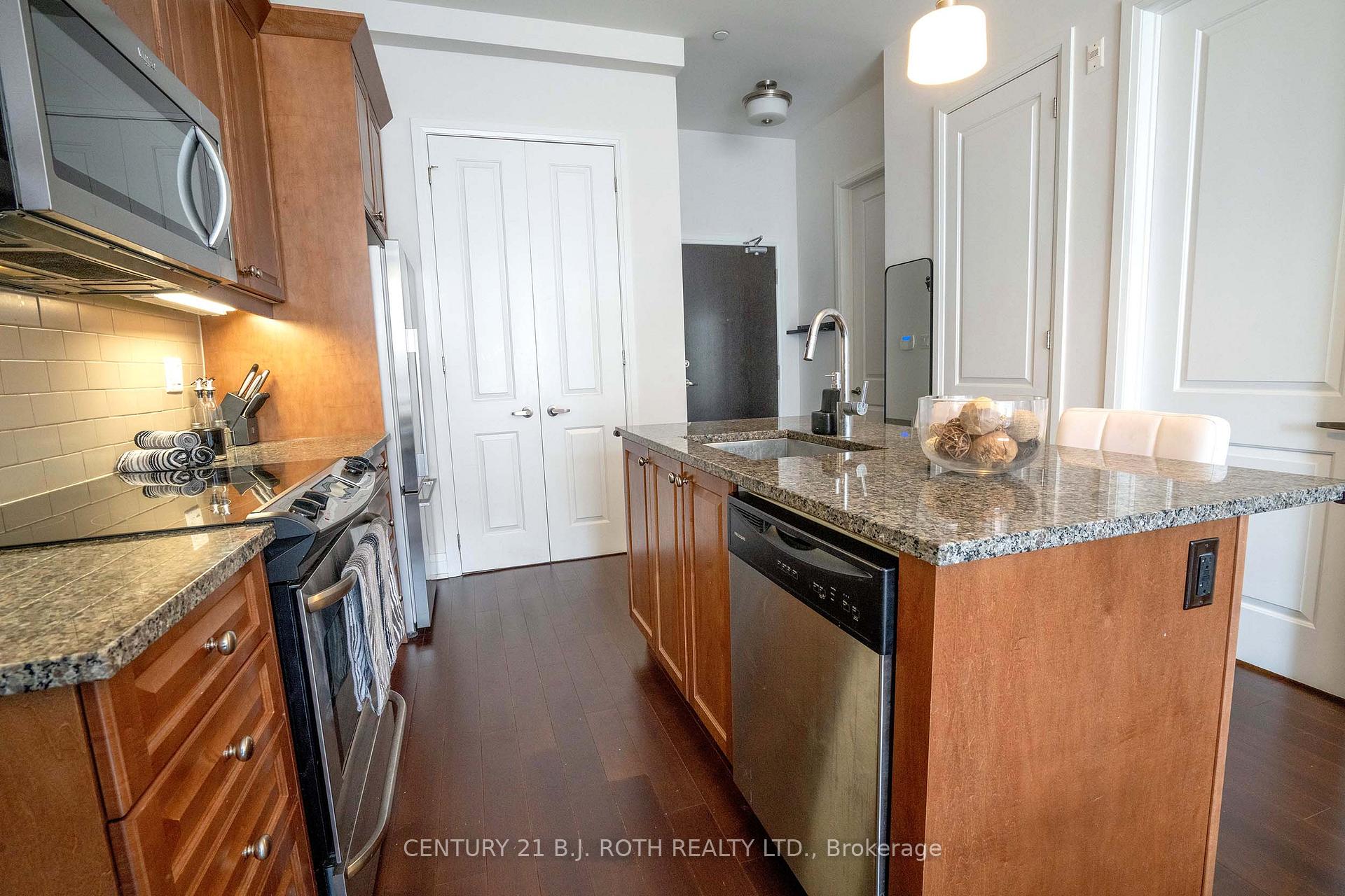 Photo 11 of Unit 313, 15277 Yonge Street S, Aurora, Aurora Village — HOMEH