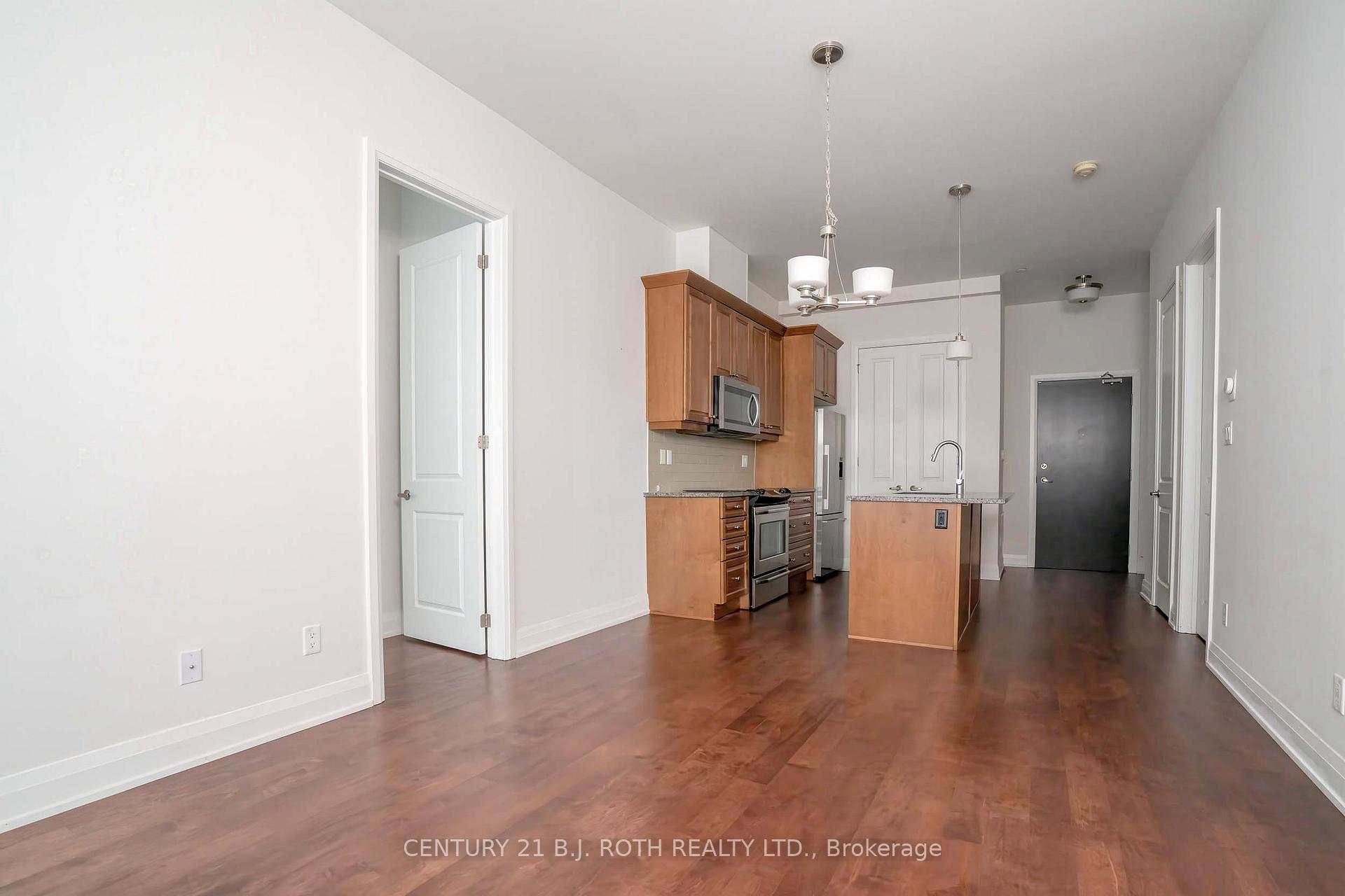 Photo 14 of Unit 313, 15277 Yonge Street S, Aurora, Aurora Village — HOMEH