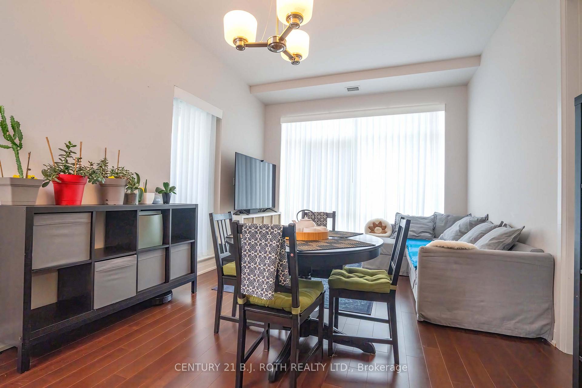 Photo 17 of Unit 313, 15277 Yonge Street S, Aurora, Aurora Village — HOMEH