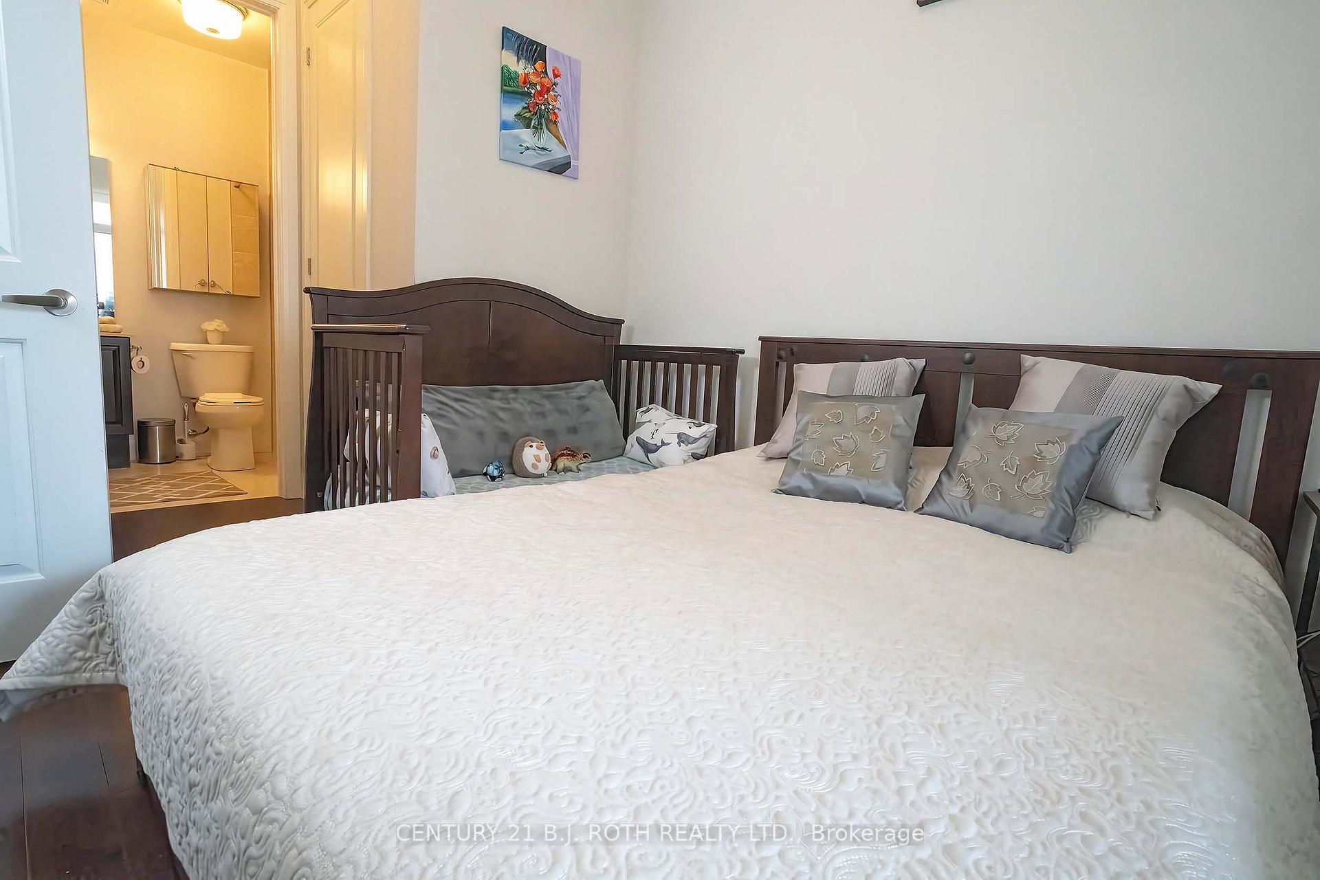 Photo 23 of Unit 313, 15277 Yonge Street S, Aurora, Aurora Village — HOMEH