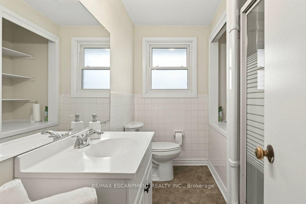 Photo 11 of 20 St. Charles Drive, Thorold, Thorold Downtown — HOMEH