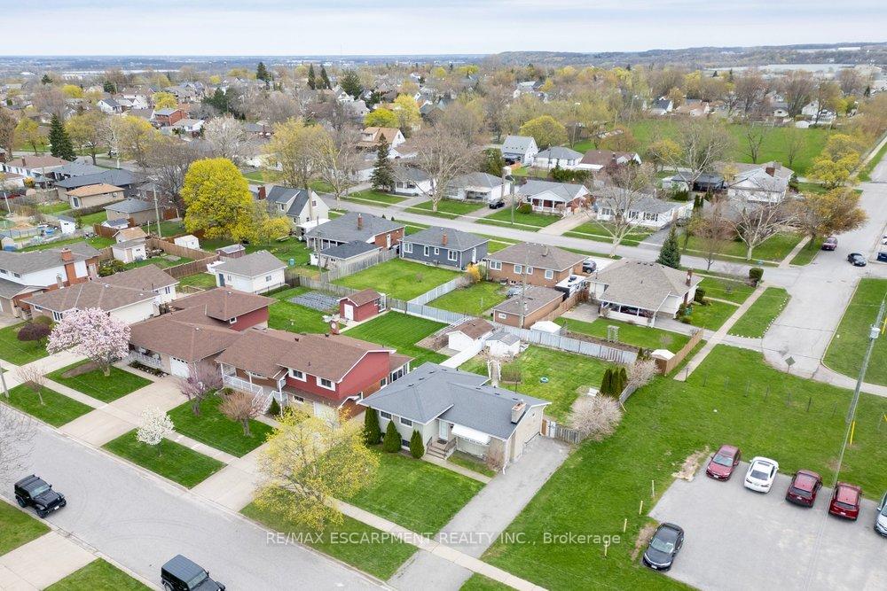 Photo 23 of 20 St. Charles Drive, Thorold, Thorold Downtown — HOMEH