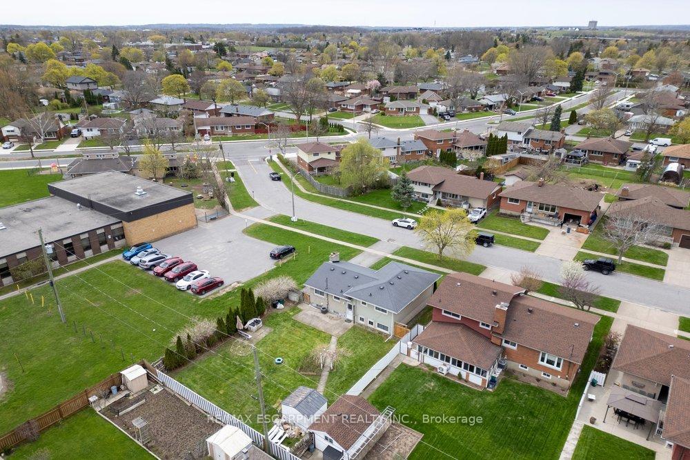 Photo 25 of 20 St. Charles Drive, Thorold, Thorold Downtown — HOMEH