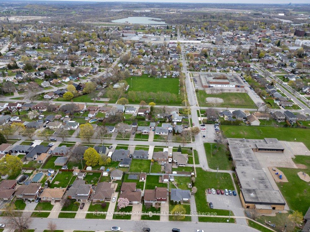 Photo 26 of 20 St. Charles Drive, Thorold, Thorold Downtown — HOMEH