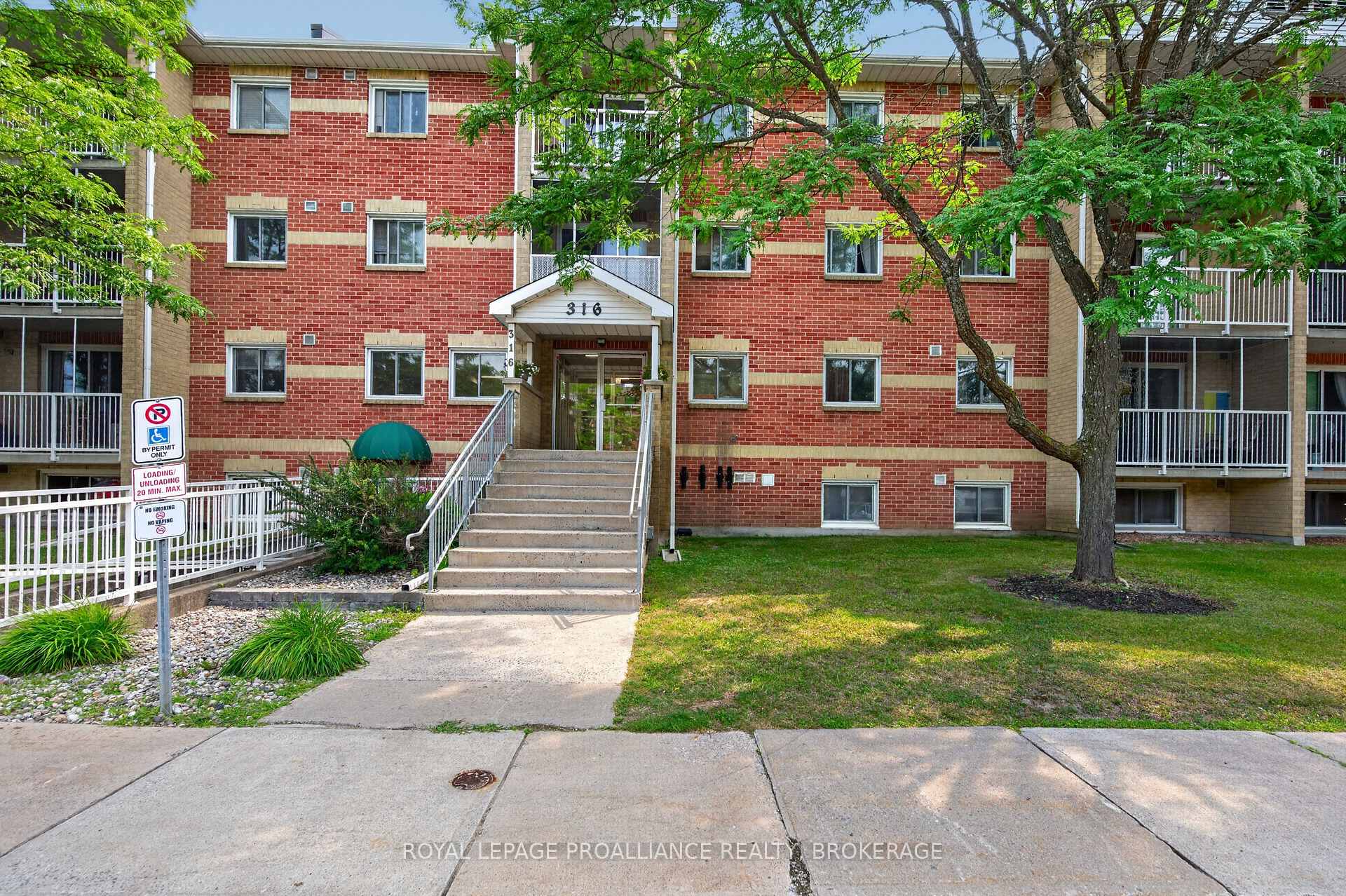 Photo of Unit 411, 316 Kingsdale Avenue