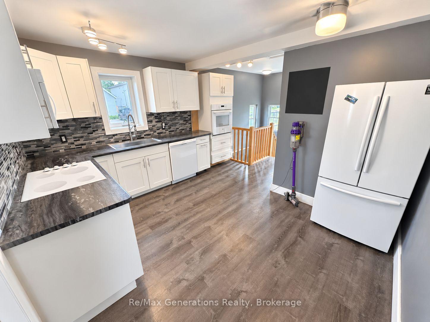 Photo 4 of 447 Rita Street, Thunder Bay, Current River — HOMEH