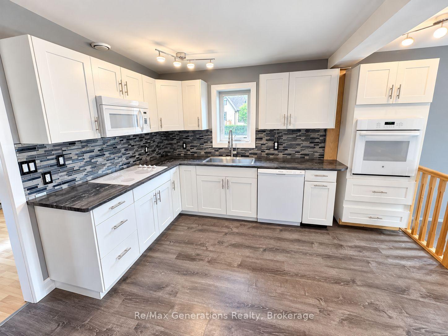 Photo 5 of 447 Rita Street, Thunder Bay, Current River — HOMEH
