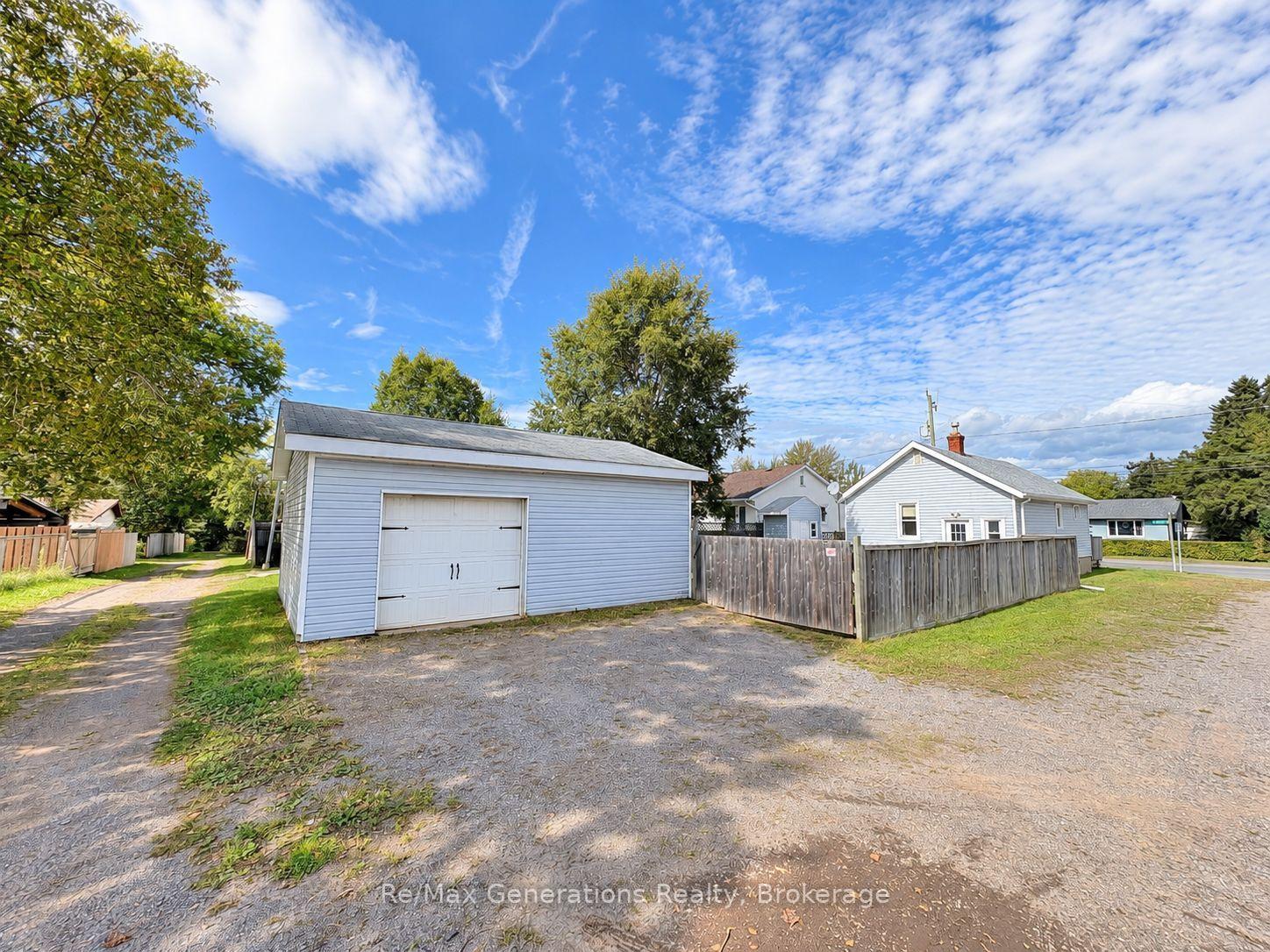 Photo 18 of 447 Rita Street, Thunder Bay, Current River — HOMEH