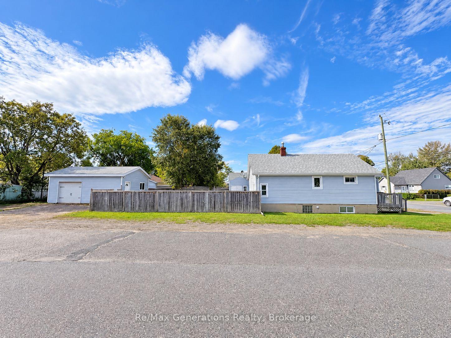 Photo 20 of 447 Rita Street, Thunder Bay, Current River — HOMEH