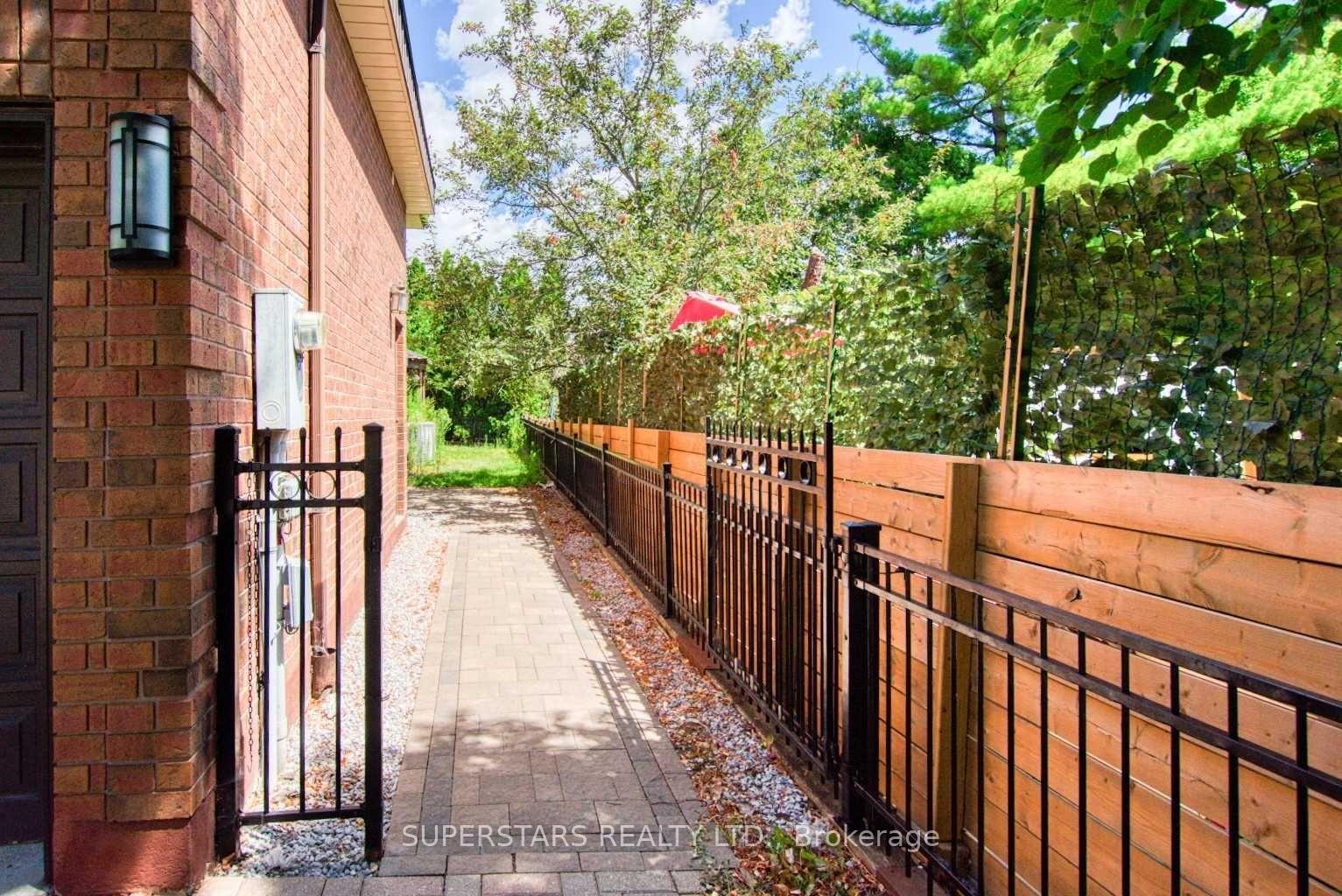 Photo 3 of Unit Bsmt, 8 Huronia Place, Vaughan, East Woodbridge — HOMEH