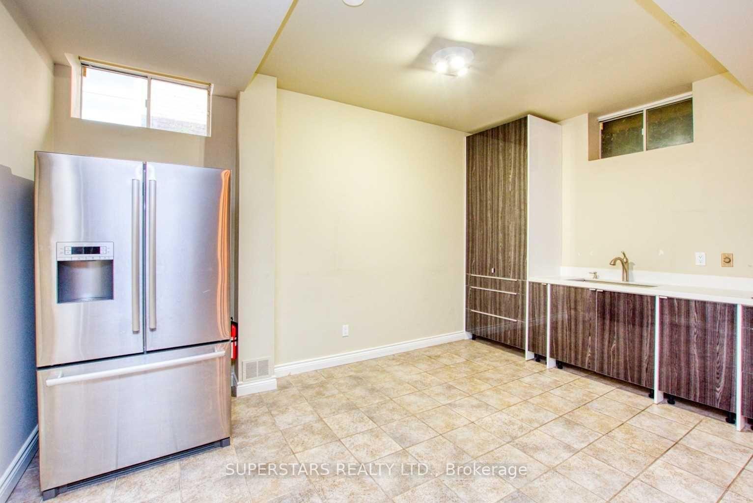 Photo 5 of Unit Bsmt, 8 Huronia Place, Vaughan, East Woodbridge — HOMEH