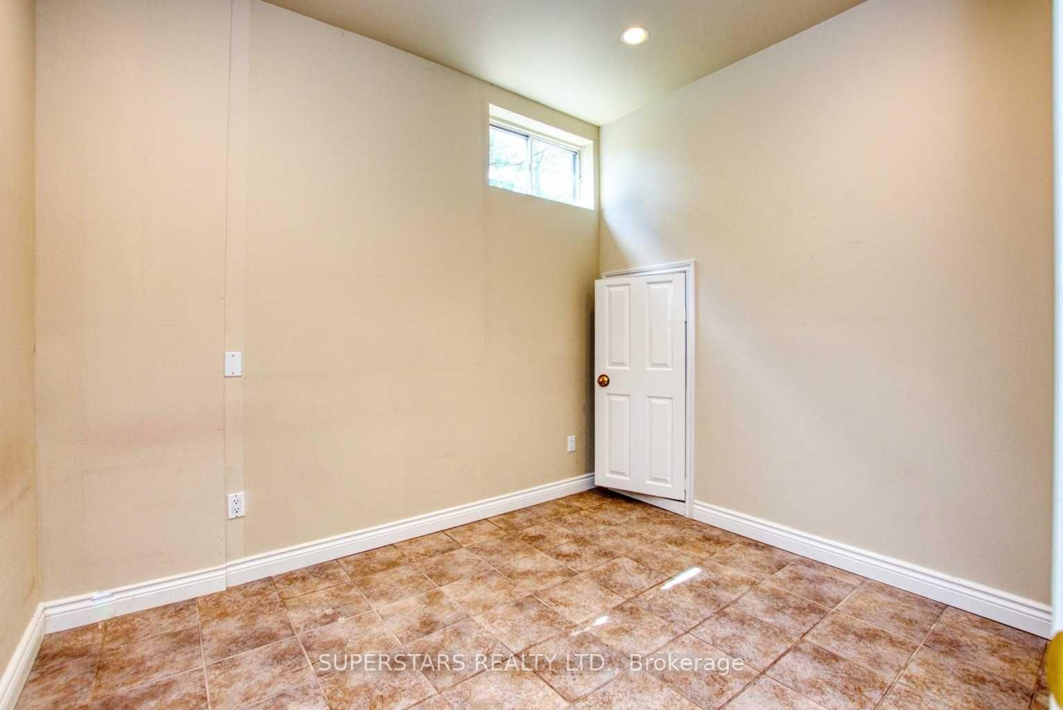 Photo 9 of Unit Bsmt, 8 Huronia Place, Vaughan, East Woodbridge — HOMEH