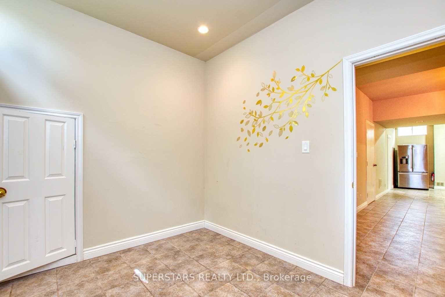 Photo 10 of Unit Bsmt, 8 Huronia Place, Vaughan, East Woodbridge — HOMEH