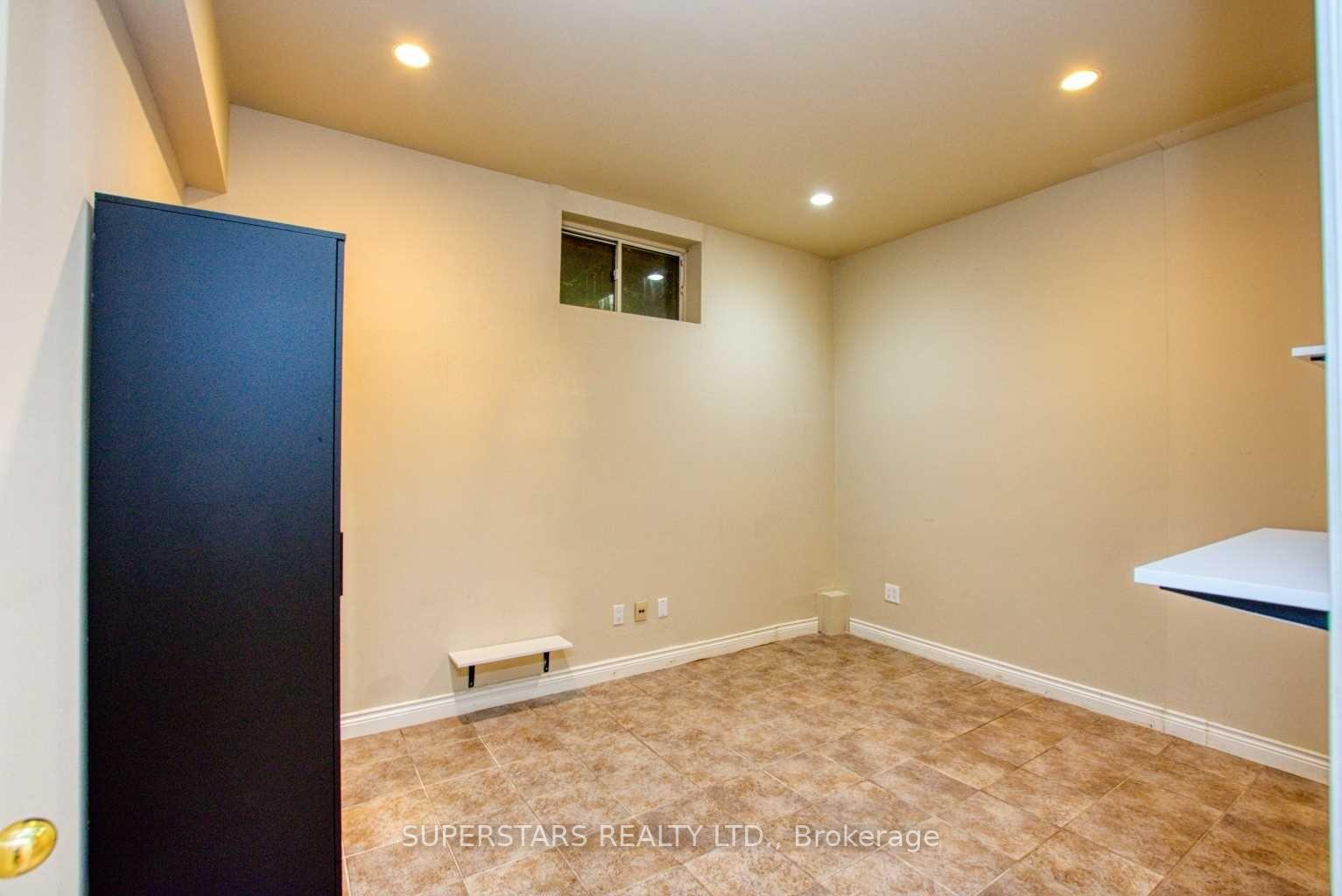 Photo 11 of Unit Bsmt, 8 Huronia Place, Vaughan, East Woodbridge — HOMEH