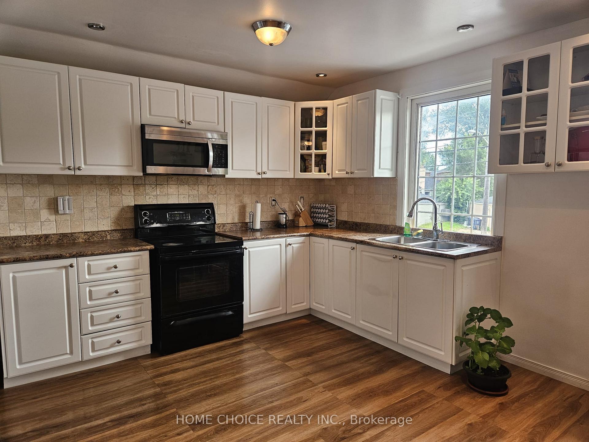 Photo 11 of 1232 Jane Street, North York, Mount Dennis — HOMEH