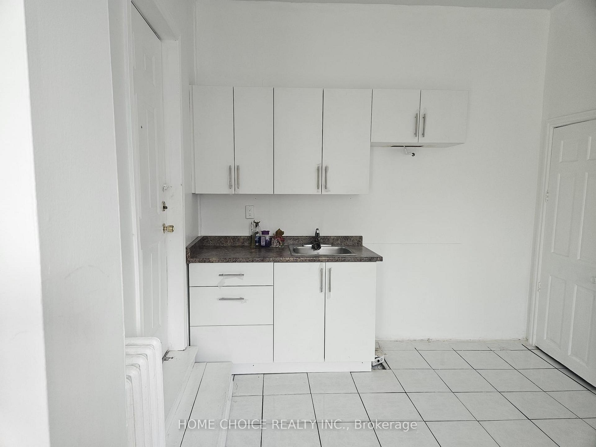 Photo 13 of 1232 Jane Street, North York, Mount Dennis — HOMEH