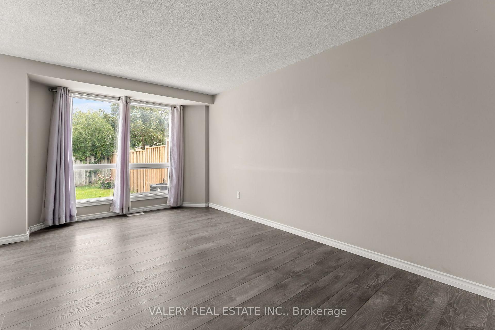 Photo 9 of 108 Tait Crescent, Centre Wellington, Fergus — HOMEH