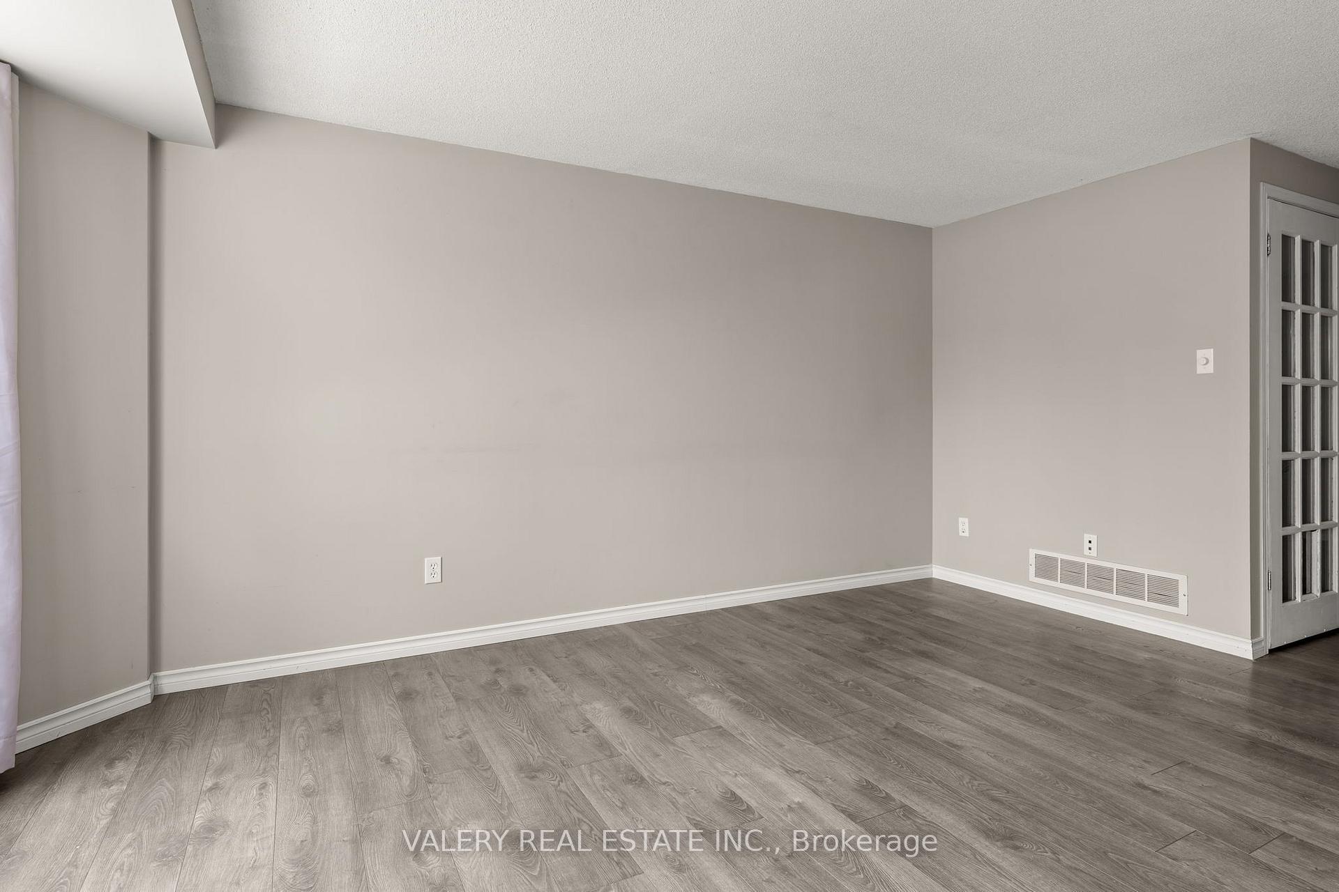 Photo 11 of 108 Tait Crescent, Centre Wellington, Fergus — HOMEH