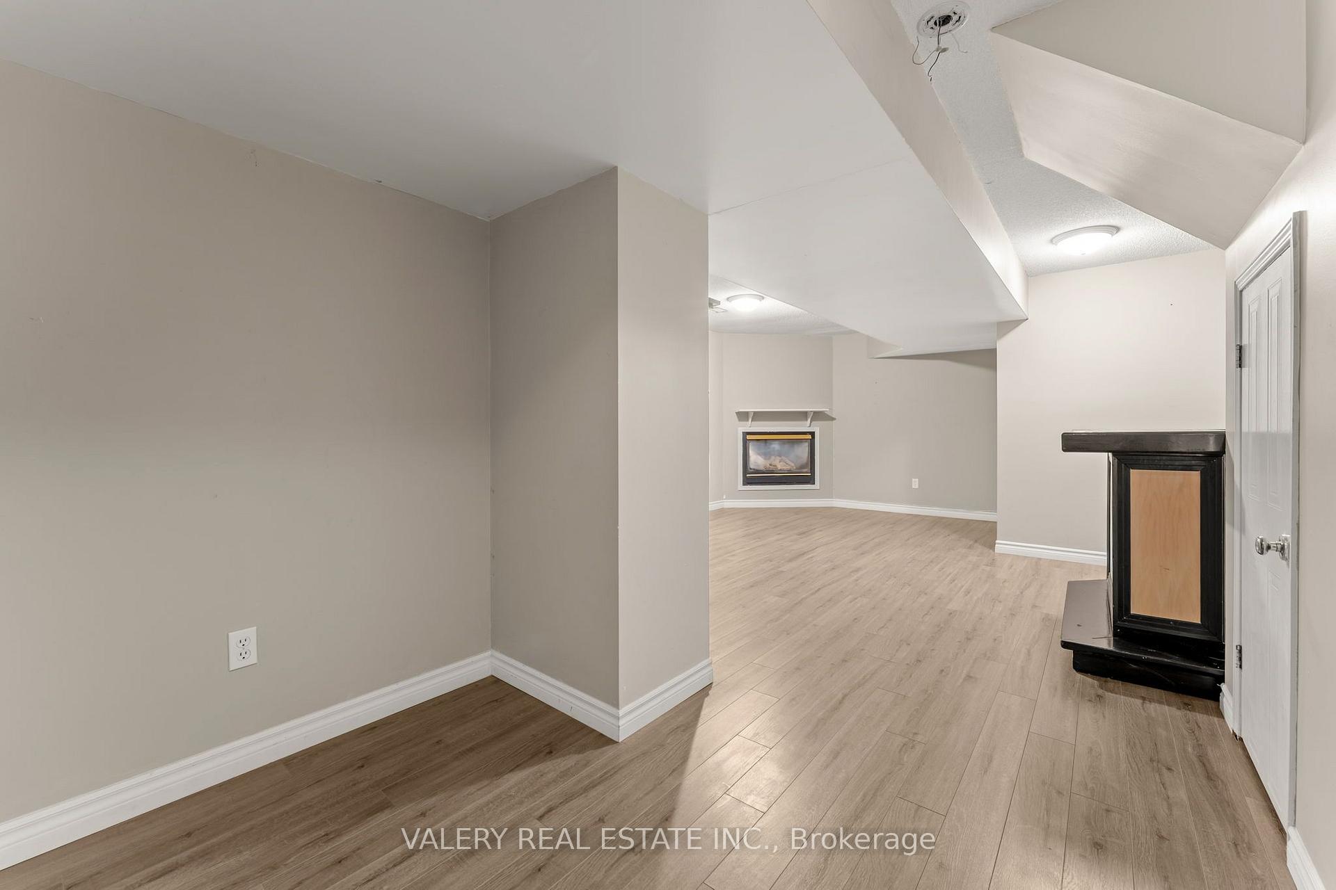 Photo 32 of 108 Tait Crescent, Centre Wellington, Fergus — HOMEH