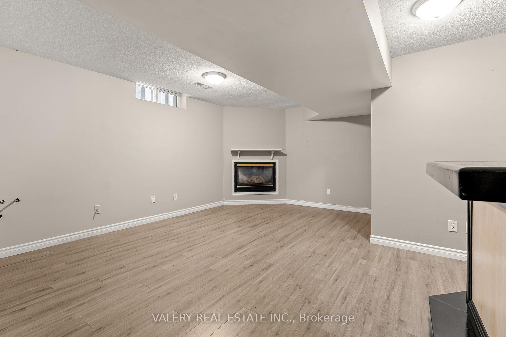 Photo 33 of 108 Tait Crescent, Centre Wellington, Fergus — HOMEH