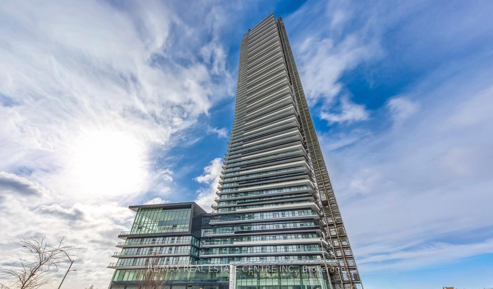 Front of Unit 4904, 448 Burnhamthorpe Road W