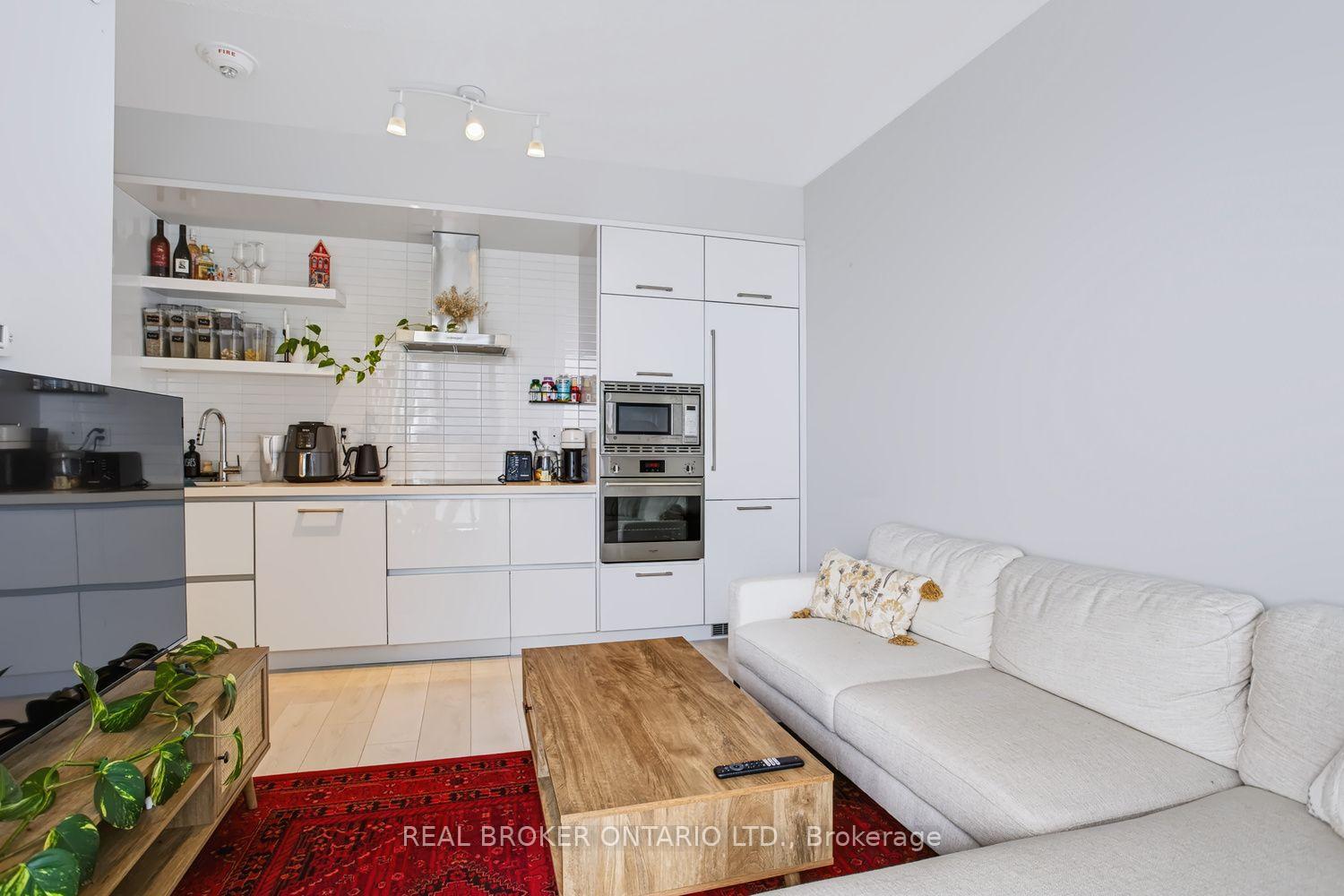 Photo 2 of Unit 4207, 2221 Yonge Street, Toronto, Mount Pleasant West — HOMEH