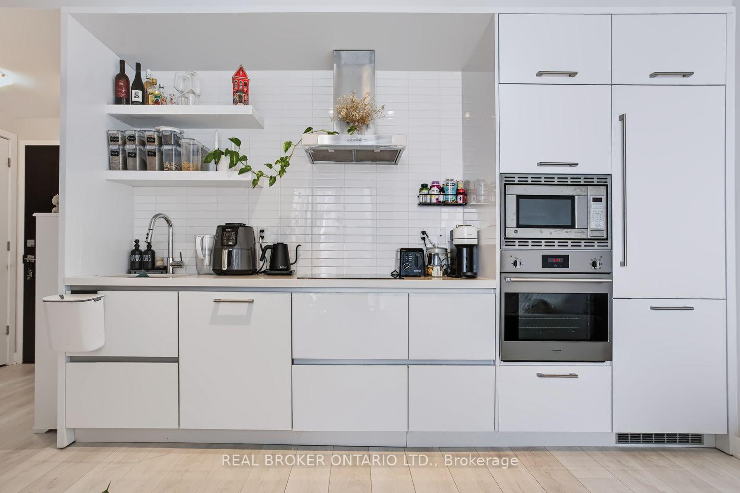 Photo 4 of Unit 4207, 2221 Yonge Street, Toronto, Mount Pleasant West — HOMEH