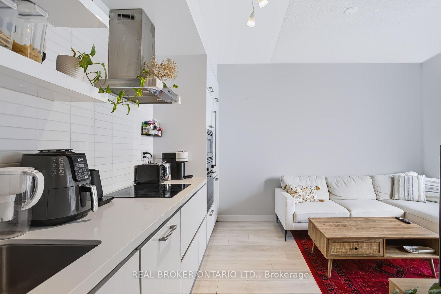 Photo 6 of Unit 4207, 2221 Yonge Street, Toronto, Mount Pleasant West — HOMEH