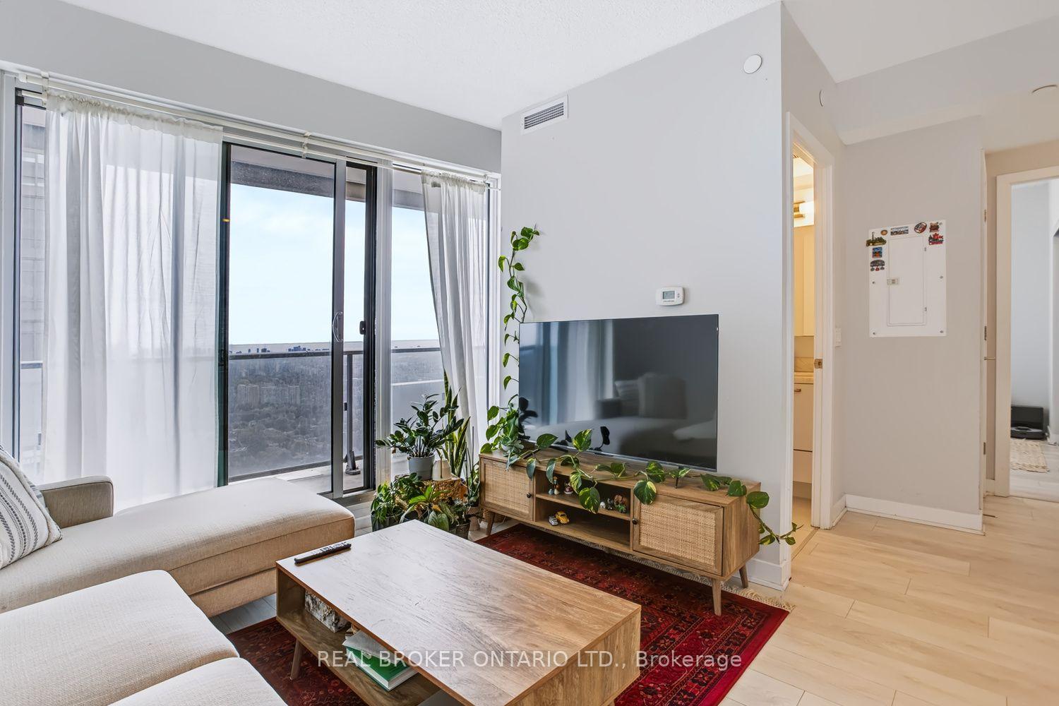 Photo 7 of Unit 4207, 2221 Yonge Street, Toronto, Mount Pleasant West — HOMEH