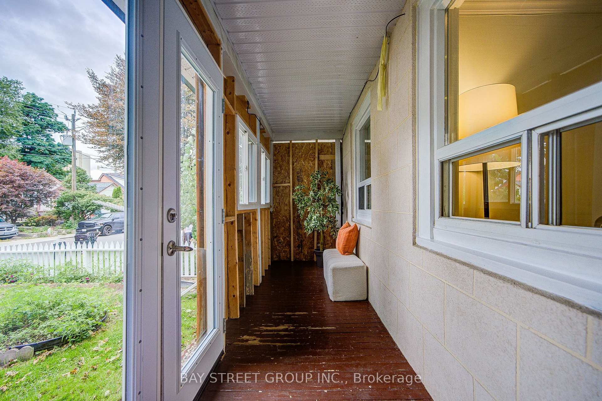 Photo 10 of 7 Emmott Avenue, Scarborough, Oakridge — HOMEH
