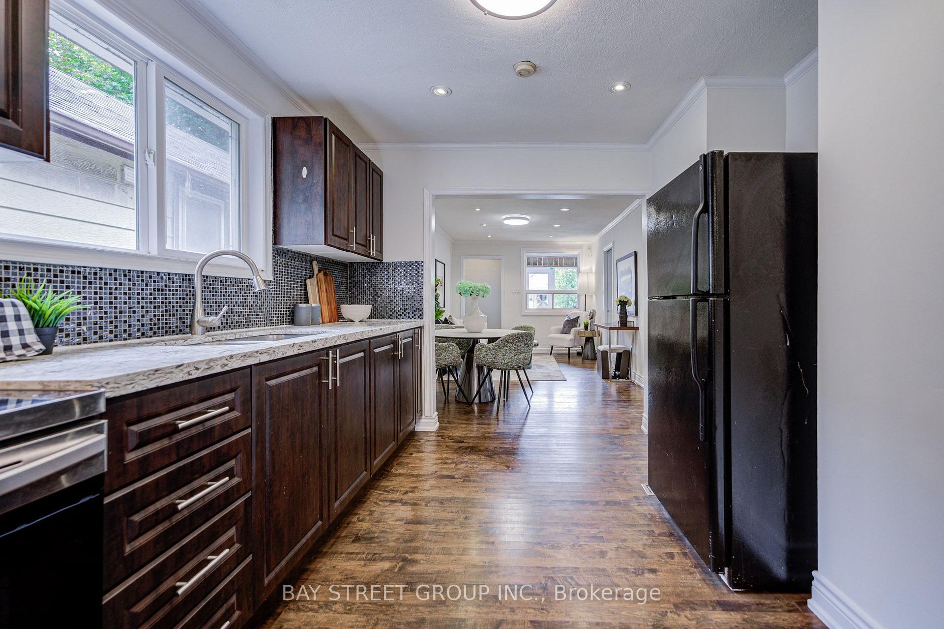 Photo 9 of 7 Emmott Avenue, Scarborough, Oakridge — HOMEH