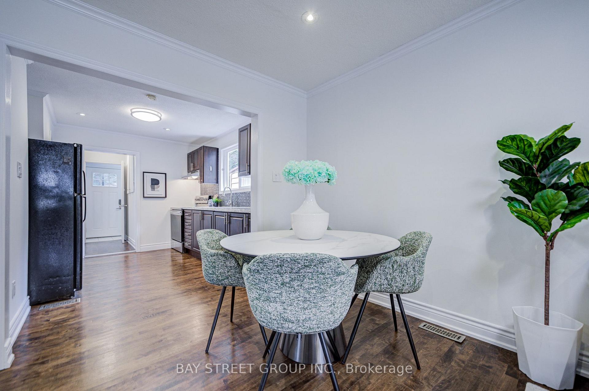 Photo 12 of 7 Emmott Avenue, Scarborough, Oakridge — HOMEH