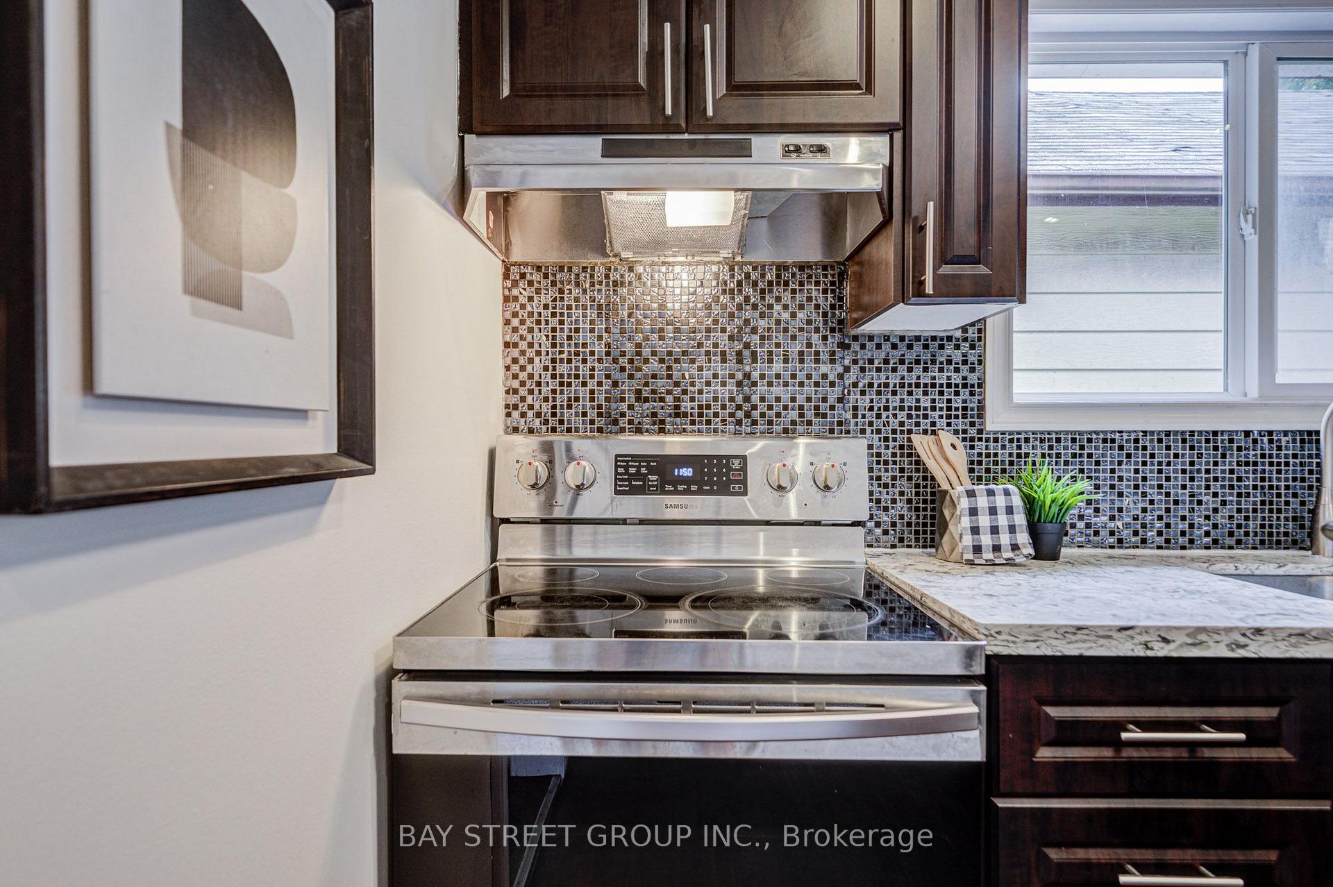 Photo 21 of 7 Emmott Avenue, Scarborough, Oakridge — HOMEH